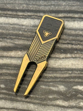 Load image into Gallery viewer, Tyson Lamb Crafted Lumberjack Divot Tool
