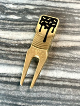 Load image into Gallery viewer, Tyson Lamb Crafted Teal &amp; Black Eclair Divot Tool
